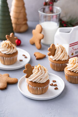Gingerbread cupcakes with warm winter spices topped with little gingerbread cookies for Christmas