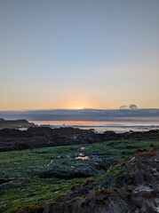 Naklejka premium beautiful sunset over the ocean, sunset on the beach, breathtaking sunset ocean, sunset over the sea