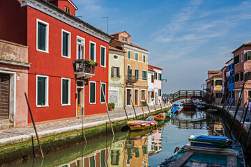 Fototapeta na wymiar Colorfull homes and businesses of Burano Venice Italy, Europe