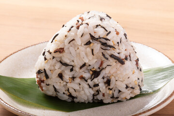 梅ひじき　おにぎり