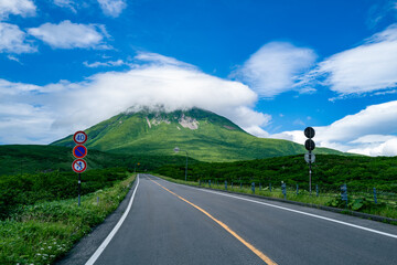 知床峠ドライブウェイから見る羅臼岳