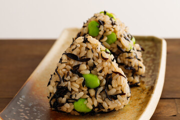 ひじきと枝豆のおにぎり