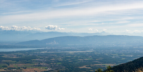 Panorama sur Genève,  le lac Léman, le Mont-Blanc et les Alpes