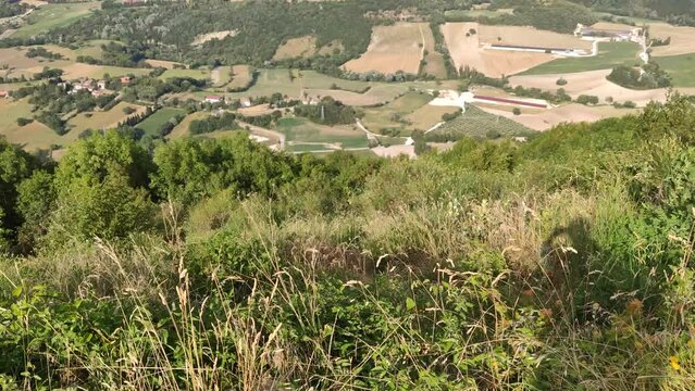 Vista da Poggio San VIcino nelle Marche in ITalia