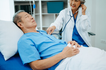 Obraz premium Female doctor holding male patient hand on the bed with receiving saline solution in hospital .