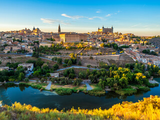 Fototapeta premium Panorámica de Toledo y el rio