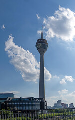 Naklejka premium Rheinkniebrücke in Düsseldorf