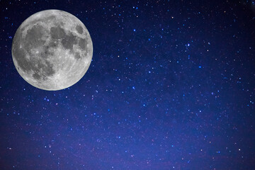 Fototapeta na wymiar Snow moon. Super full moon with dark background. Madrid. Spain. Europe. Horizontal Photography. 24. February. 2024. Moon. Supermoon. Sulfur. Conjunction. Venus. Saturn. Jupiter. Eclipse. Stars. Night.