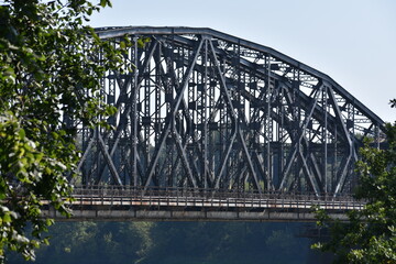 Most kolejowy im. Ernesta Malinowskiego na rzece Wisła w Toruniu, architektura, konstrukcja stalowa 