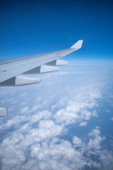 飛行機から見た薄雲