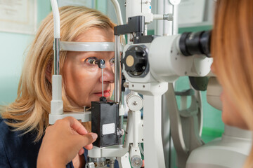 Eye pressure testing through Applanation Tonometry in ophthalmology