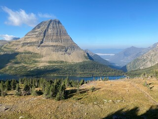 Fototapeta premium A beautiful photo of the landscape of Glacier National Park in Montana, United States, full of large mountains and beautiful forests, on a sunny summer day