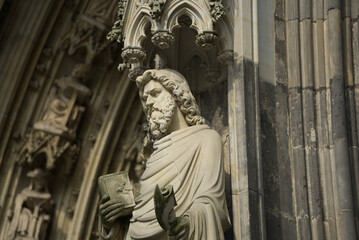 Fototapeta na wymiar Statue of Saint Boniface at Cologne Cathedral