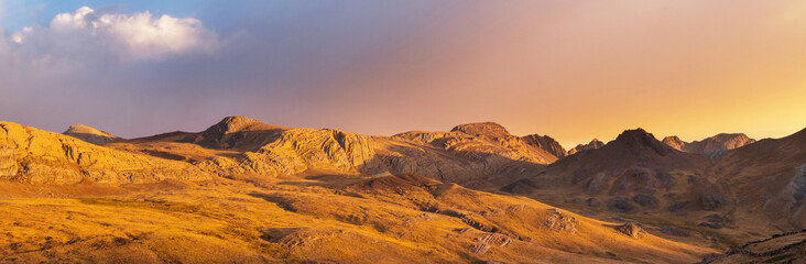 Fototapeta na wymiar Sunset in Andes
