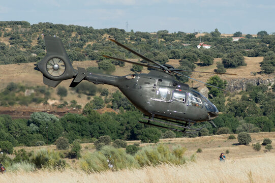 Helic&oacute;ptero militar de entrenamiento