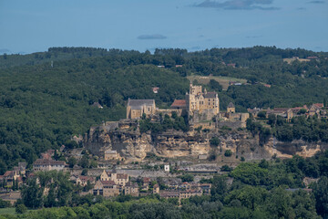 Aerial view of the River Dordogne, Ch?teau de Beynac (a fortified clifftop castle) and the...