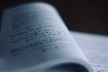 Libro con ecuaciones 
