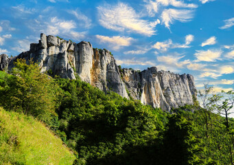 Fototapeta premium Tranquil Tuscany: The Breathtaking Beauty of the Tuscan-Emilian Apennine Hills with Bismantova Rock in the Distance