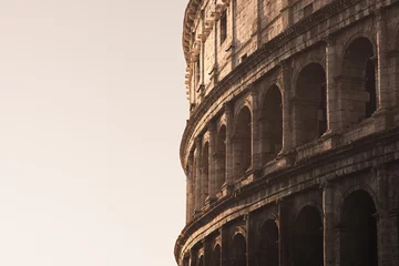 Photo sur Plexiglas Colisée Close-up architectural detail of the iconic Flavian Amphitheatre, the ancient Roman Colosseum, a famous tourist landmark in historic city of Rome, Italy.