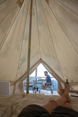 glamping or glamour camping with a dog - obrazy, fototapety, plakaty