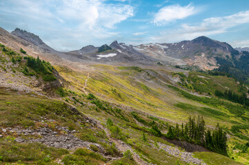 Fototapeta premium Alpine Wilderness in the Mt. Baker National Forest. Beautiful mountain and forest and valley views along the Ptarmigan Ridge Trail high in the North Cascade mountains of Washington state.