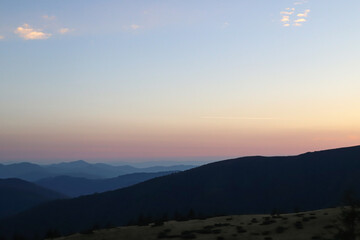 Obraz premium dawn in the mountains dark silhouettes of mountains against the background of a gentle watercolor sky