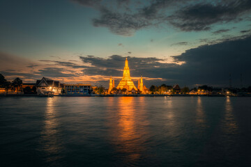 Naklejka premium A large old pagoda along the Chao Phraya River at Wat Arun, Bangkok, Thailand.