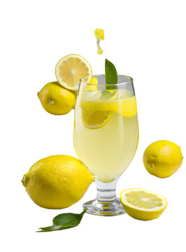 glass of lemonade with lemon , lemon juice on transparent background PNG full HD image , drinks 