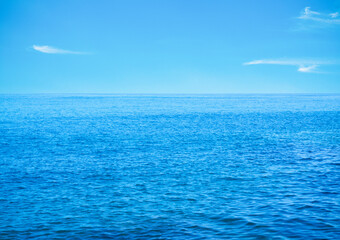 Obraz premium Beautiful sky and blue sea
