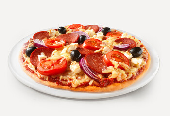 Pizza Sucuk mit roten Zwiebeln Feta Oliven und Tomatenscheiben , Pizza, Sucuk, Tomaten, Käse