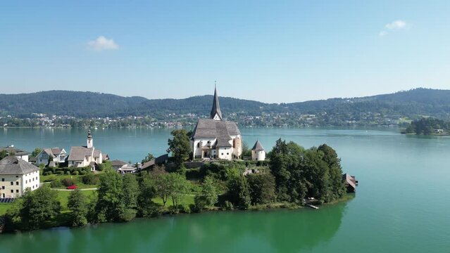 Maria W&ouml;rth am W&ouml;rthersee, K&auml;rnten. Bekannter Tourismus Ort im S&uuml;den &Ouml;sterreichs.