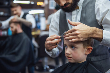 Obraz na płótnie Canvas Kid at the barber shop