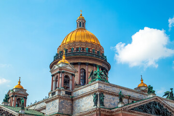 Obraz premium The magnificent St. Isaac's Cathedral is the largest Orthodox church in St. Petersburg.
