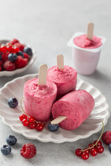 yogurt berries popsicles