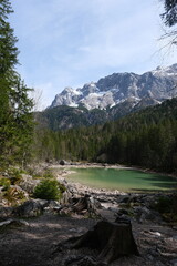Fototapeta na wymiar See vor den Alpen