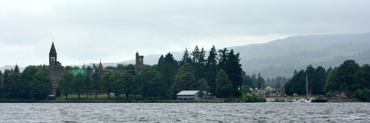 Obraz premium Fort Augustus from the Loch Ness