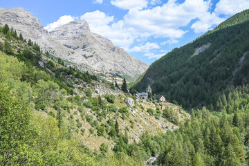 Fototapeta na wymiar France Alpes Parc National du Mercantour montagne immobilier col de Cayolle
