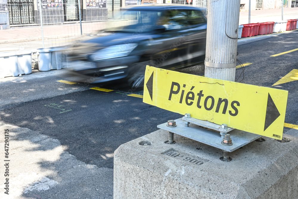 Sticker circulation auto voiture pieton chantier travaux securité danger vitesse