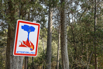 France cote d'Azur prevention incendie feu signalisation foret pin