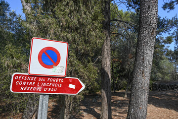 France cote d'Azur prevention incendie feu signalisation foret pin