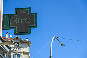 pharmacie pharmacien enseigne santé medicament garde chaleur temperature canicule climat 40 degres