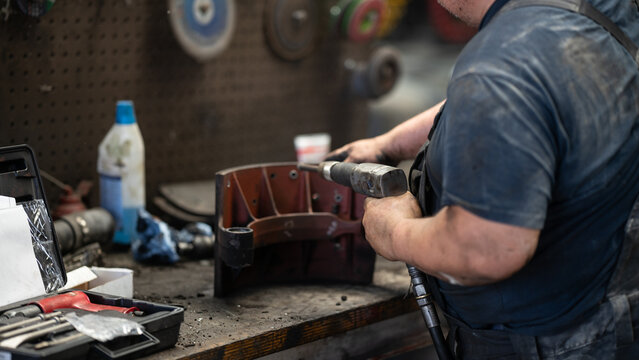 Mechaniker bie der Arbeit