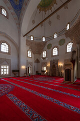 Meczet Gazi Husrev-bega w Sarajewie, Bośnia i Hercegowina. Widok ze środka meczetu malowidła, ołtarz, lampa - obrazy, fototapety, plakaty
