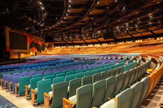 Verona, Wisconsin: Epic Epic campus. Epic Systems Corporation healthcare software company. Deep Space Auditorium five story, state of the art venue underground with Tolkien theme.