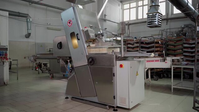 Production conveyor for slicing and packaging bread indoors. Mechanism for food production