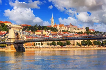 Keuken foto achterwand Kettingbrug City summer landscape - view of the Buda Castle, palace complex on Castle Hill over the Danube river through the Szechenyi Chain Bridge in Budapest, Hungary