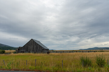 Obraz premium Cascade Lake Barn