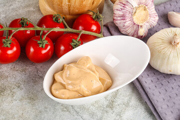 Yellow cream grill sauce for burger