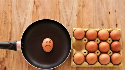 huevo separado de los demas huevos para ser consumido