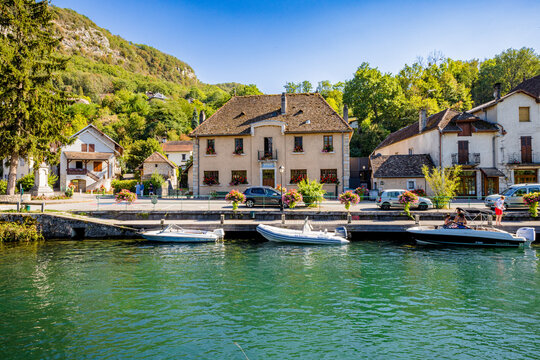 Le Canal de Savi&egrave;res &agrave; Chanaz